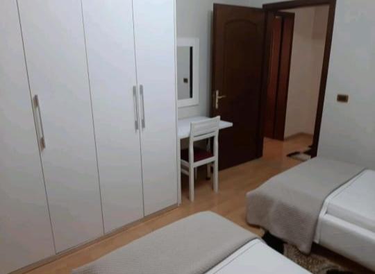 Erina Luxury Apartment Tirana Buitenkant foto